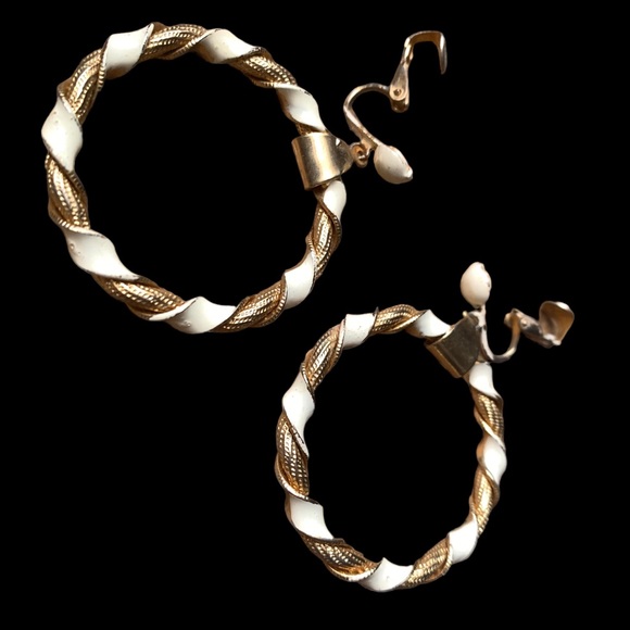 Vintage 1970’s Gold Plated & Creamy White Twisted Hoop Clip Earrings Jewelry - Picture 5 of 8